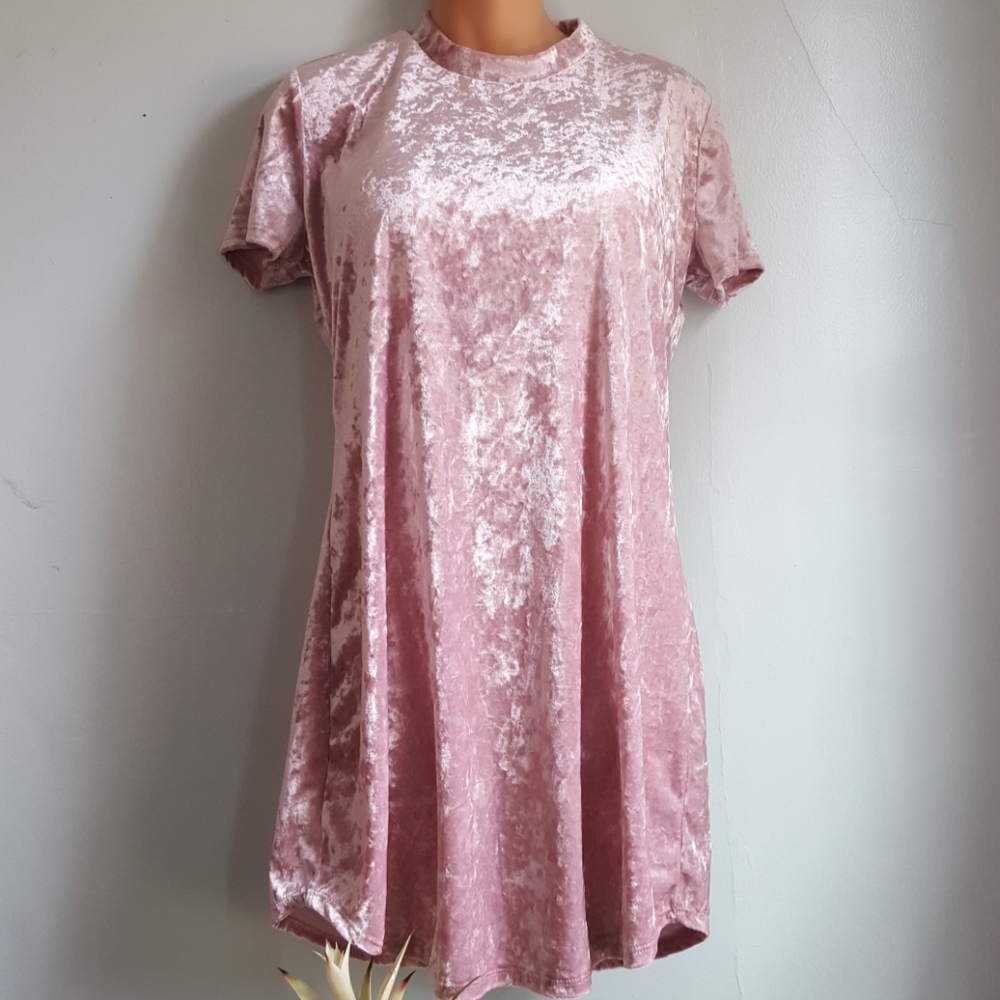 Blush Pink Crushed Velvet bodycon Dress - Picture 7 of 7